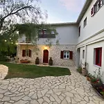 펜션 Stone House In Katouna With Garden