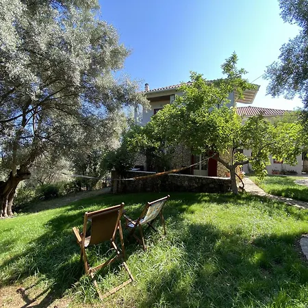 Holiday home Stone House In With Garden