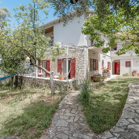 Holiday home Stone House In Katouna With Garden