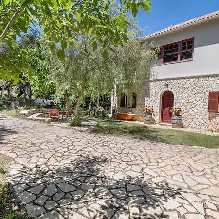 Stone House In With Garden بيت للعطل
