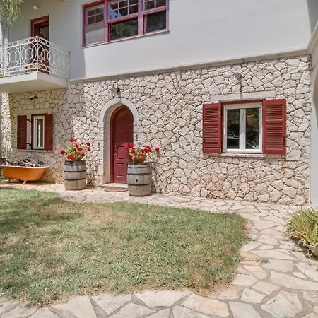 Stone House In With Garden بيت للعطل *
