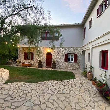 Stone House In With Garden بيت للعطل