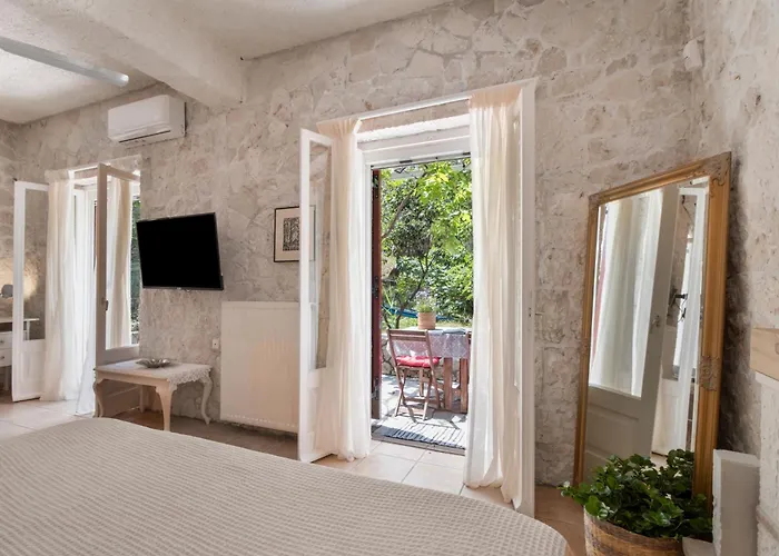 Stone House In Katouna With Garden 度假居 *
