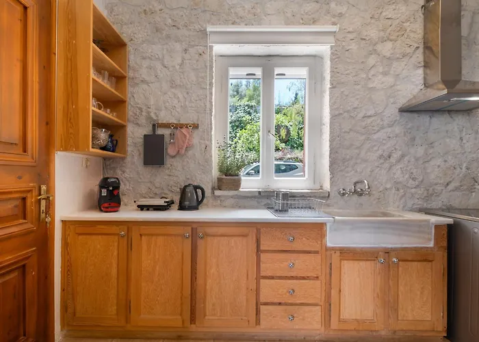 Stone House In Katouna With Garden 度假居