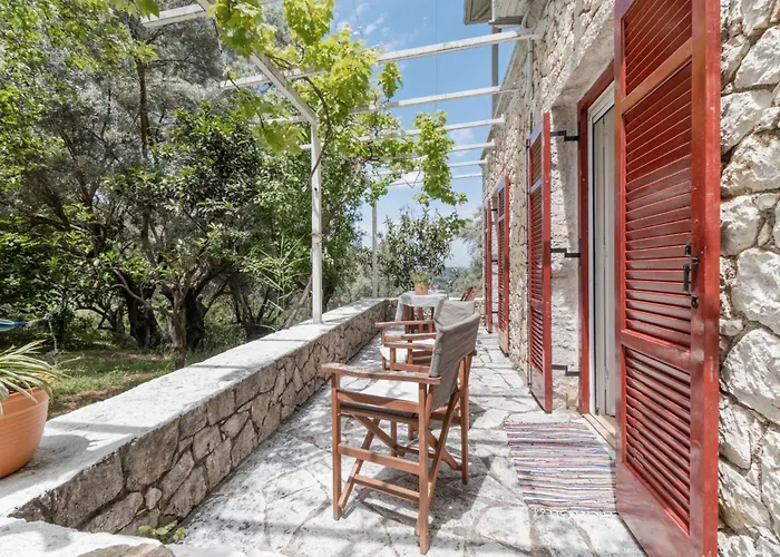 Stone House In Katouna With Garden 度假居